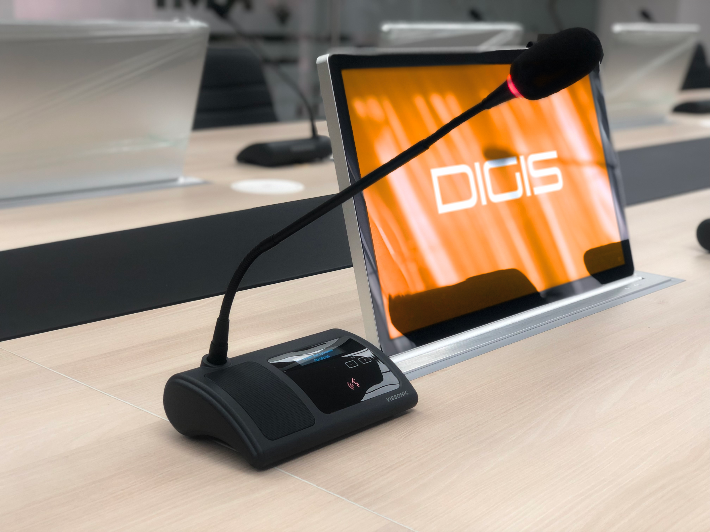 Оснащение конференц-зала для руководства - МФО «KMF»